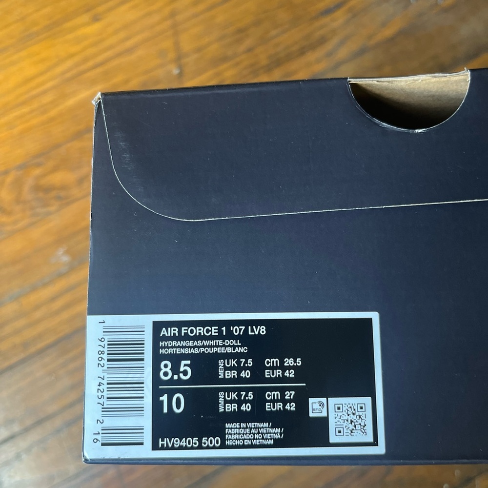 Nike Air Force 1 '07 LV8 in Hydrangeas and White - Picture 2 of 13